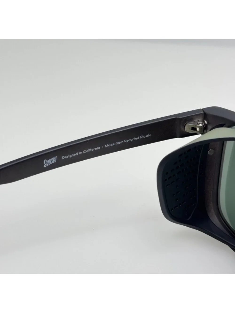 Sunski Sunglasses Coulair 2205 Sun-CO-BFO W/ Case